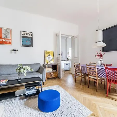 Charming Architect's Daire Varşova